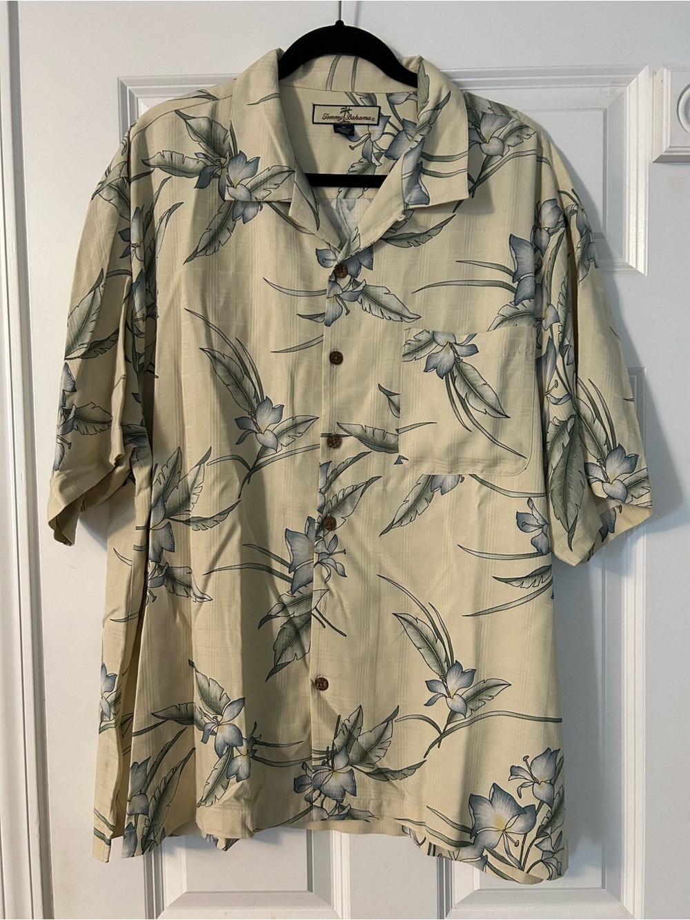 Tommy Bahama Cream Camp Shirt with Soft Blue Floral Print size XL
